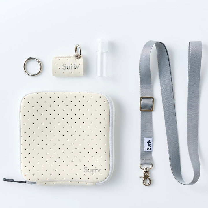 Suriv ＜クリーム＞ まるごと洗えるマスクケース（消毒ボトル＆ホルダー付）