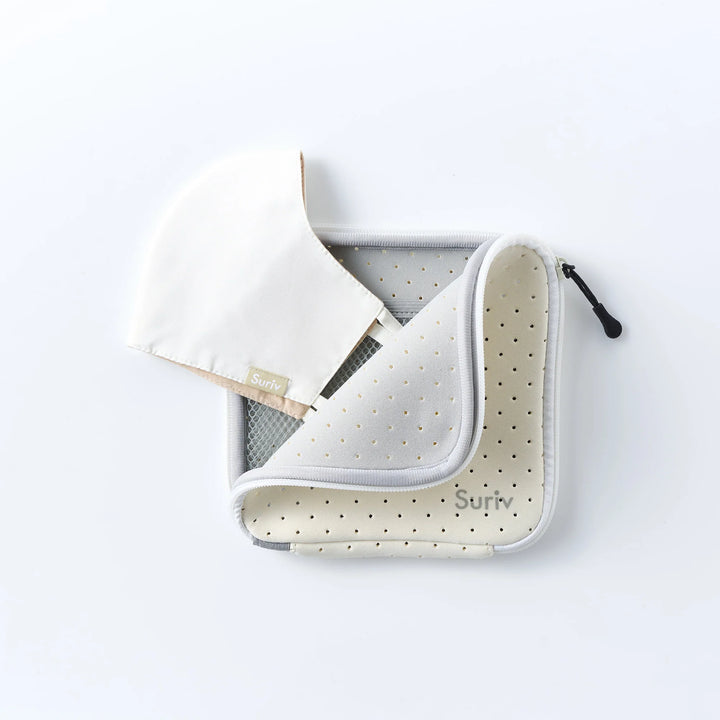 Suriv ＜クリーム＞ まるごと洗えるマスクケース（消毒ボトル＆ホルダー付）